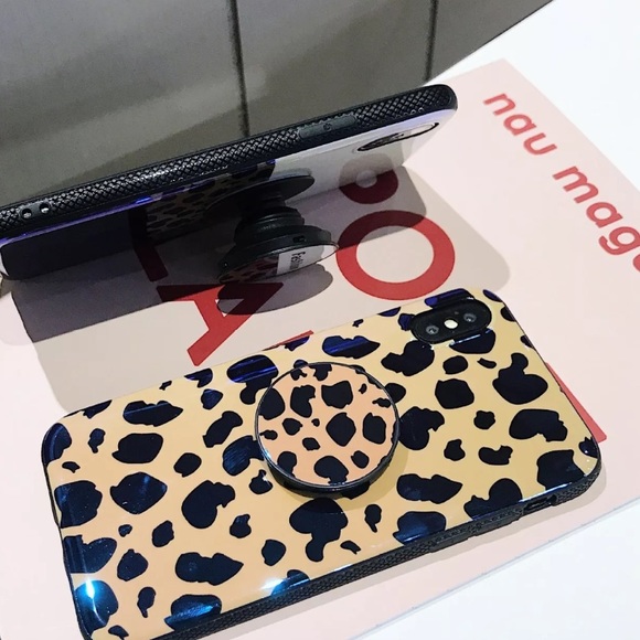 Leopard print iPhone case with pop up holder - Picture 3 of 5